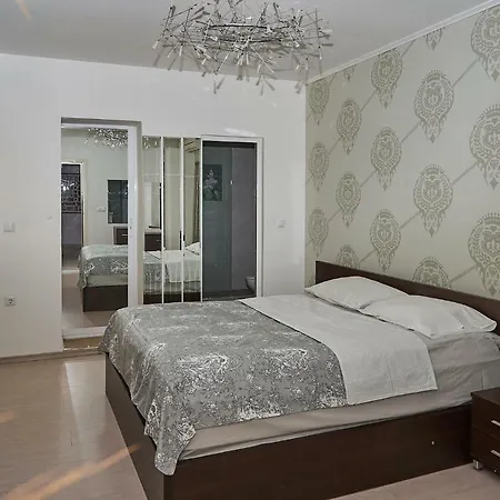Apartment City, Royal Palace Warna
